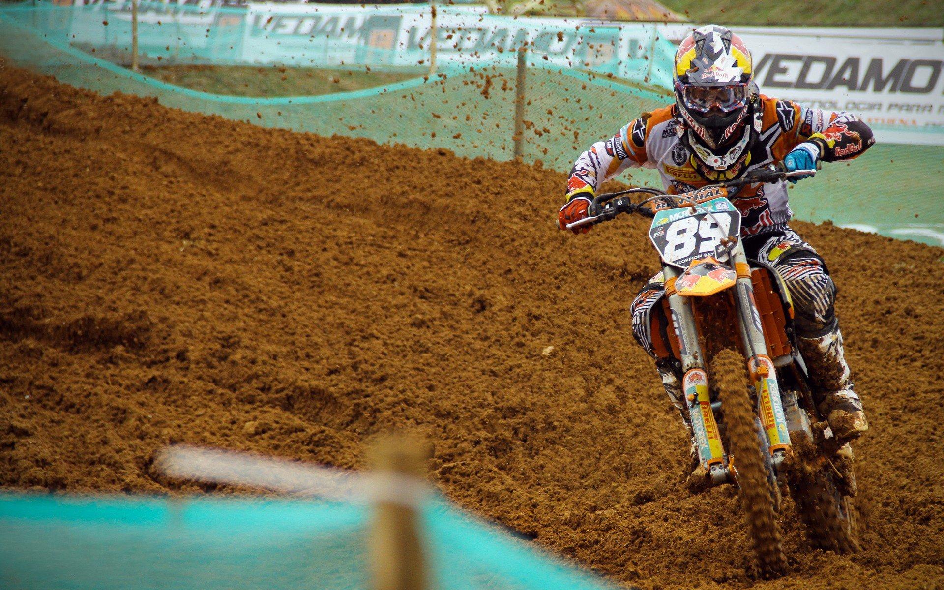 布雷默社媒发文引关注，伤情好转报平安，坦言向前迈进一步