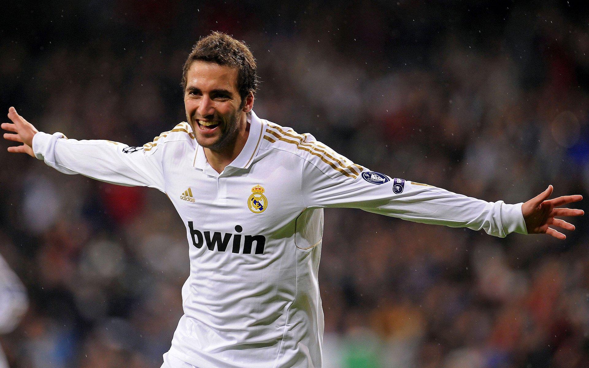 时光雕琢传奇，从青涩到成熟，梅西的帅气跨越每个赛场瞬间